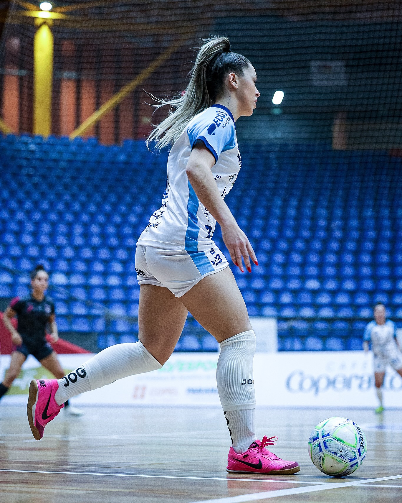 【上车】巴西女足球员《Marcela Soares》拍OnlyFans「收入增100倍」竟遭球队开除!