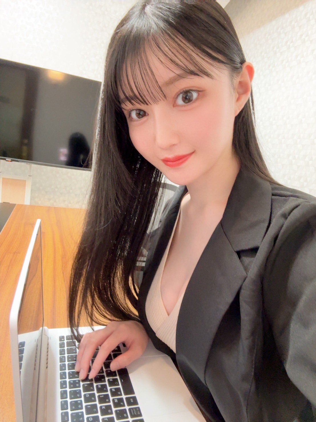 GvoHhofbsAIEZAh.jfif