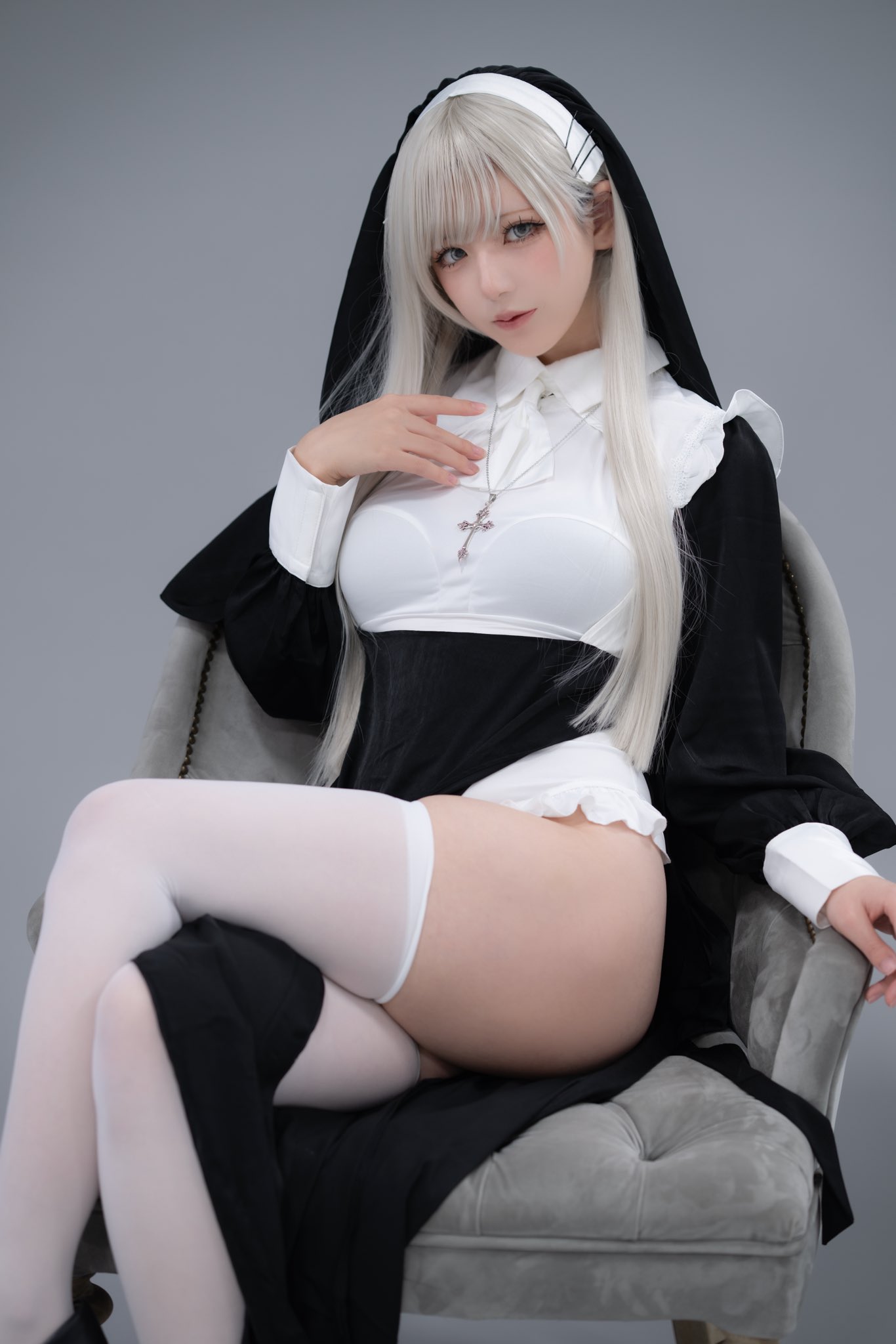 女大生《けとる》因兴趣而做写真模特!大方展现香嫩蜜桃!