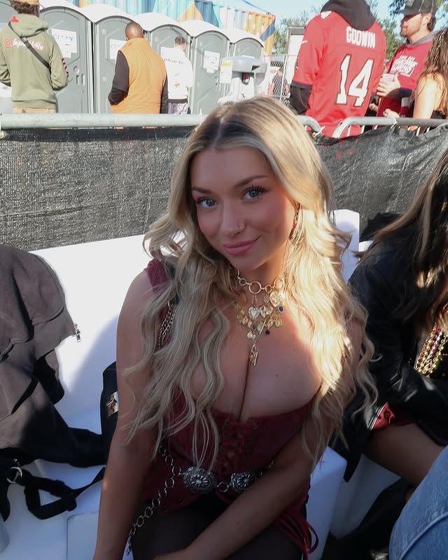 健康美女《sara brooks》健康肤色搭奶超有型!最爱比基尼的天然网红!