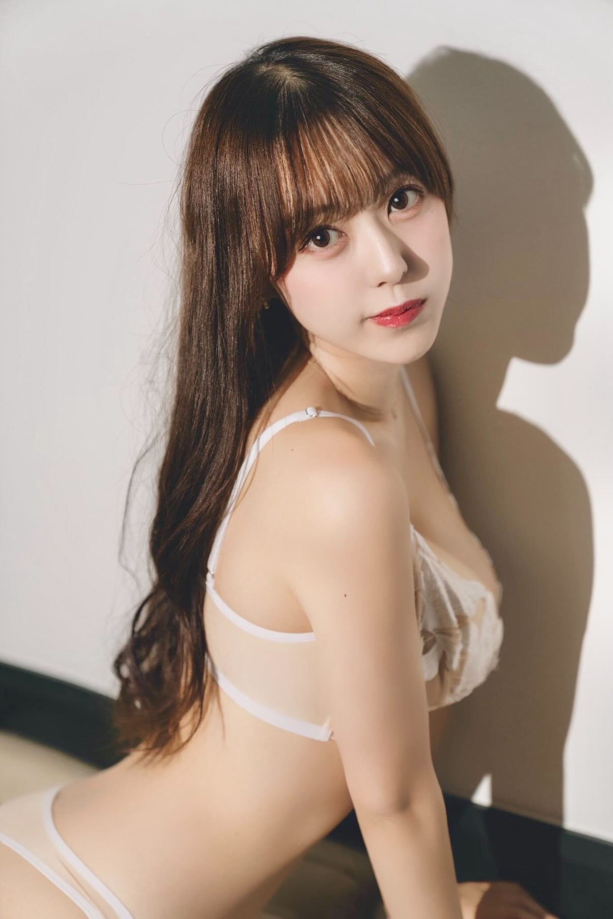 不输Pan Piano的音乐美女《音羽美奈》写真色气全开!