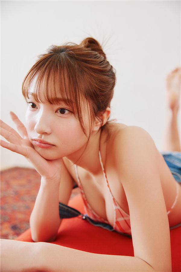 电眼迷人《里仲菜月》纯欲感魅力十足！修长好身材性感又撩人！