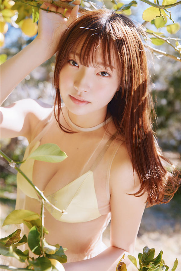 电眼迷人《里仲菜月》纯欲感魅力十足！修长好身材性感又撩人！