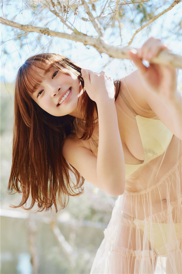 电眼迷人《里仲菜月》纯欲感魅力十足！修长好身材性感又撩人！