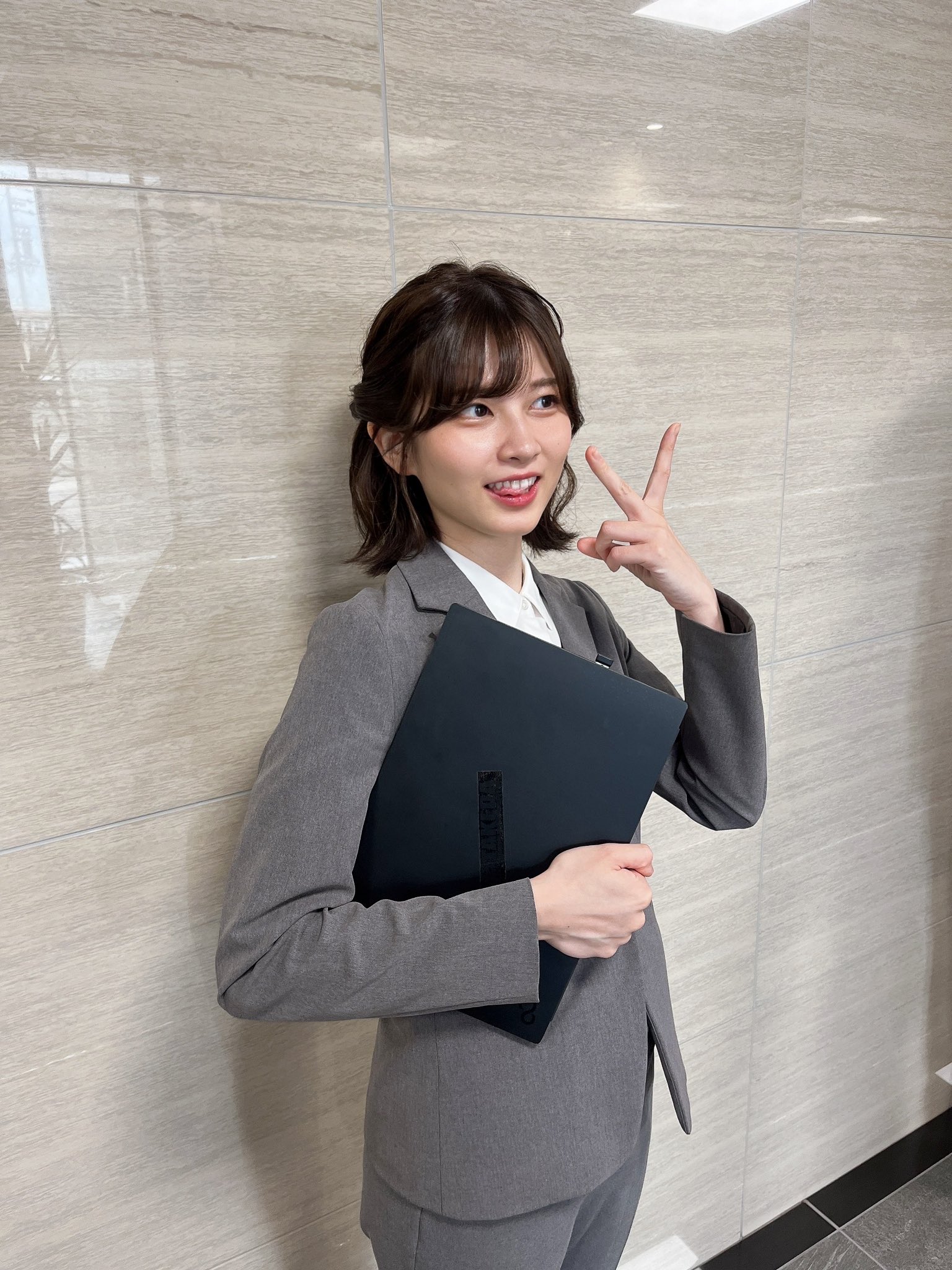 职场美女《佐保里SAO》可爱外貌爆红!就连伊隆马斯克都转贴她!