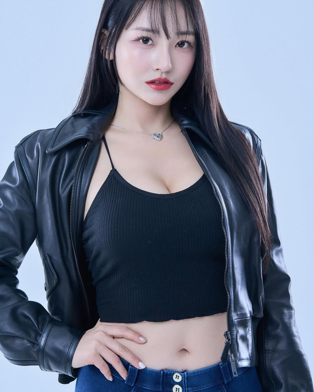 爱惜食物的美女《Oh Eundam》玉米现捞现吃美味一百分！