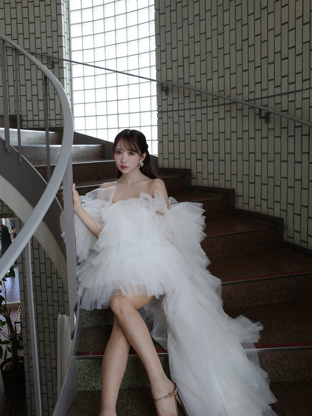 《三上悠亚穿婚纱被骂》到底算不算职业歧视?