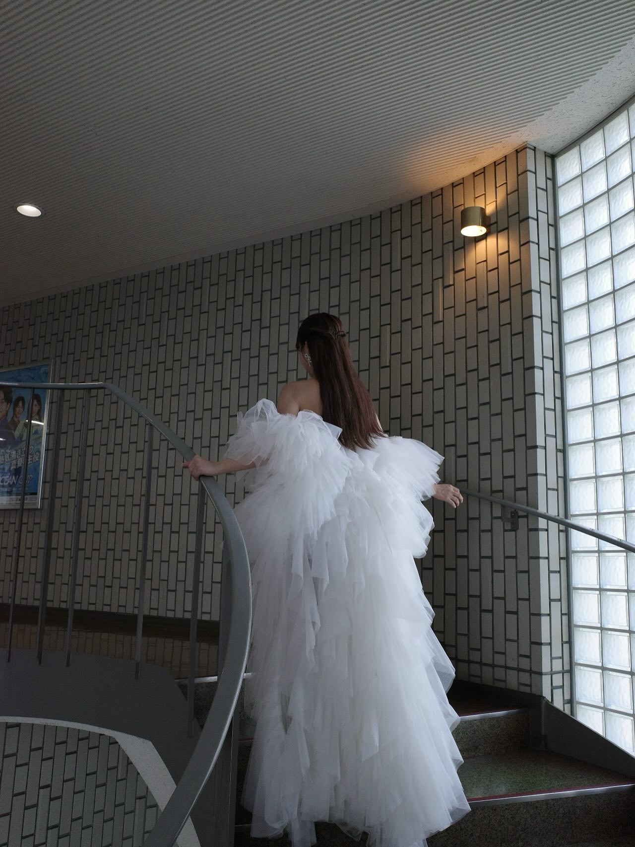 《三上悠亚穿婚纱被骂》到底算不算职业歧视?