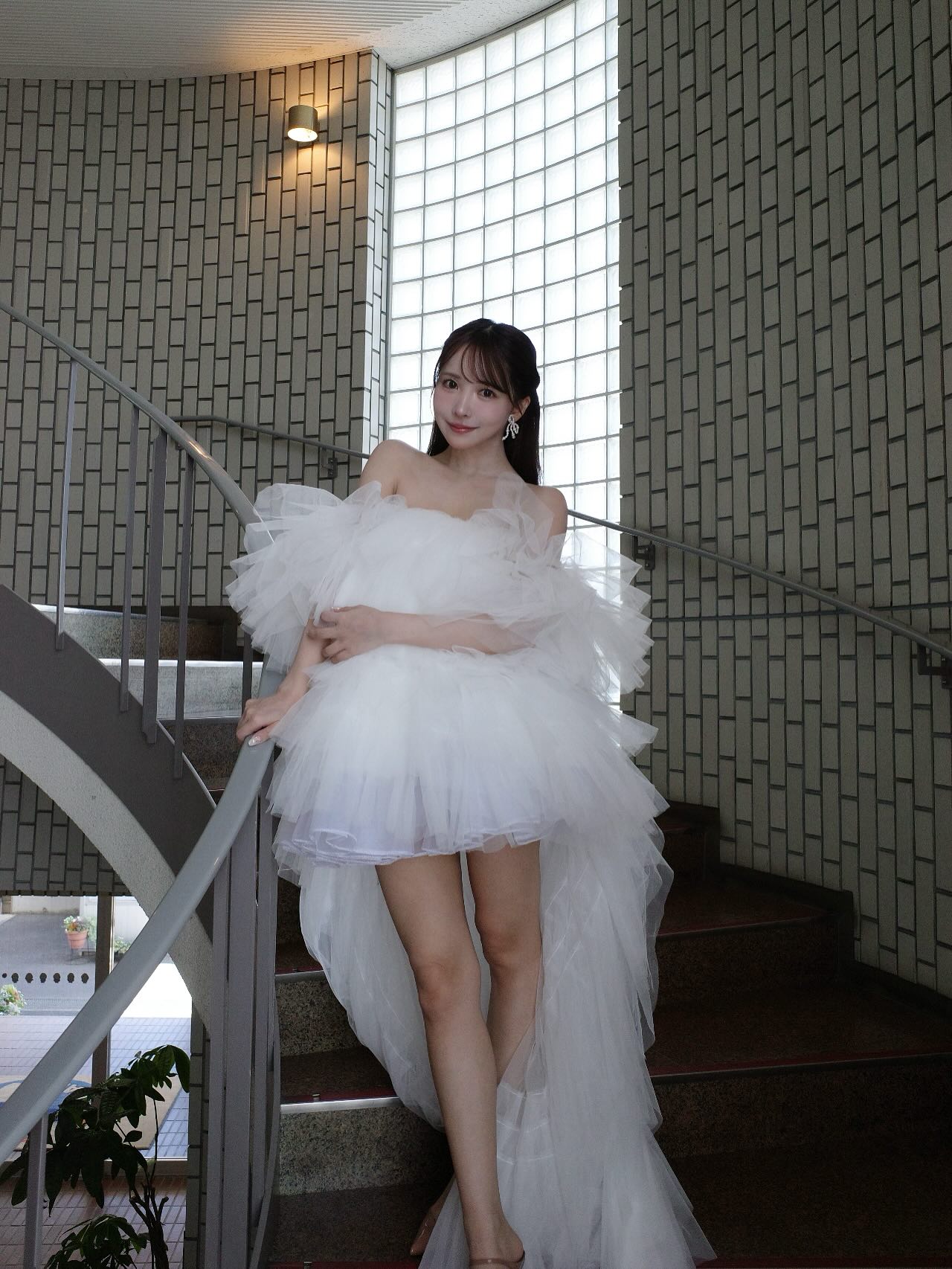 《三上悠亚穿婚纱被骂》到底算不算职业歧视?