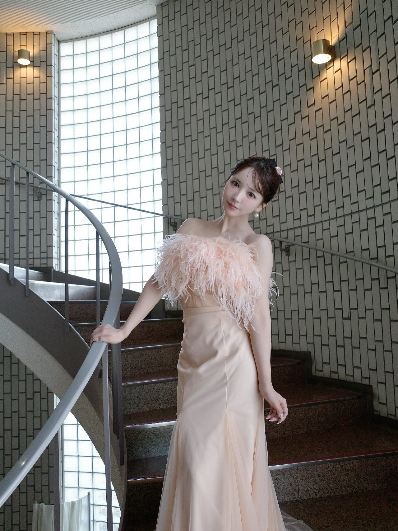 《三上悠亚穿婚纱被骂》到底算不算职业歧视?