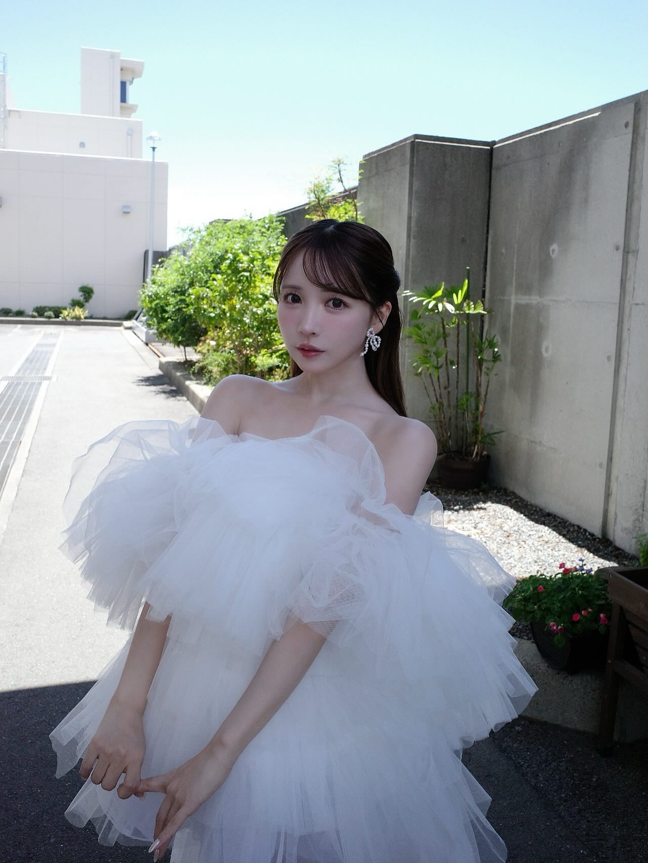 《三上悠亚穿婚纱被骂》到底算不算职业歧视?