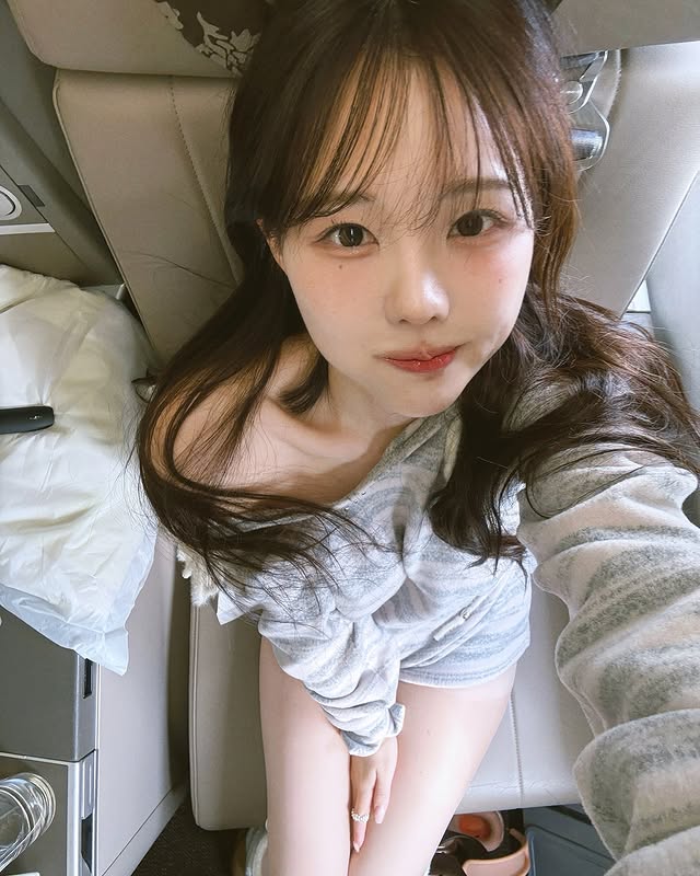 美到路人回头《kisy0729 홍영기》完美的童颜微肉好身材、更显无敌青春样貌!