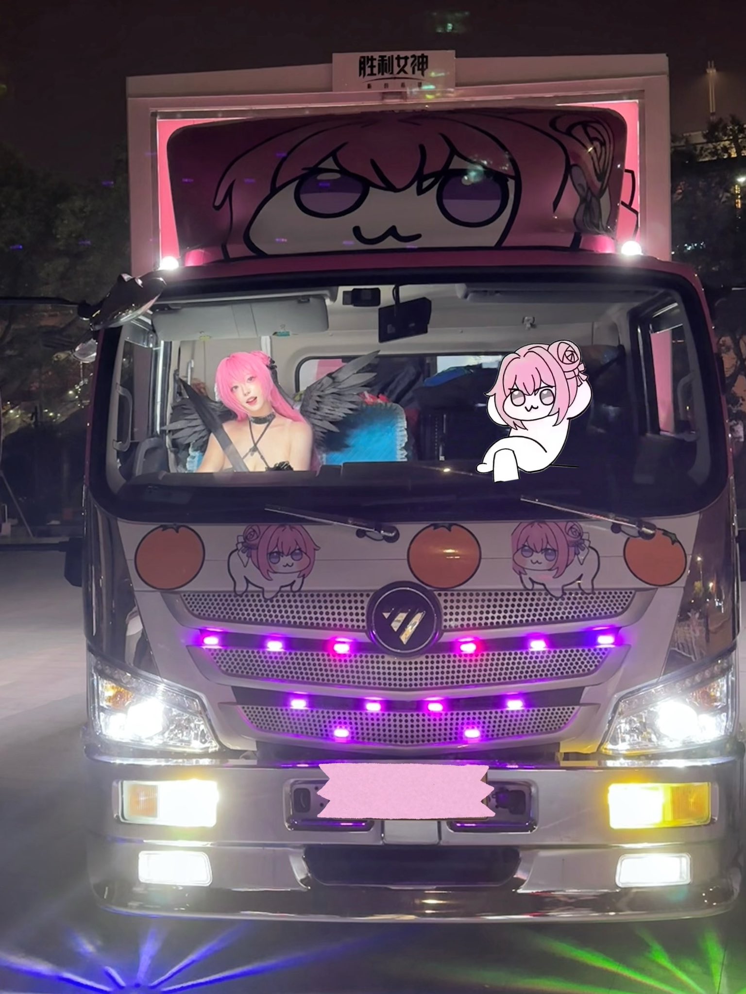 名Coser「菌烨」还原《胜利女神:妮姬》桃乐丝!跟着Doro卡车巡回!