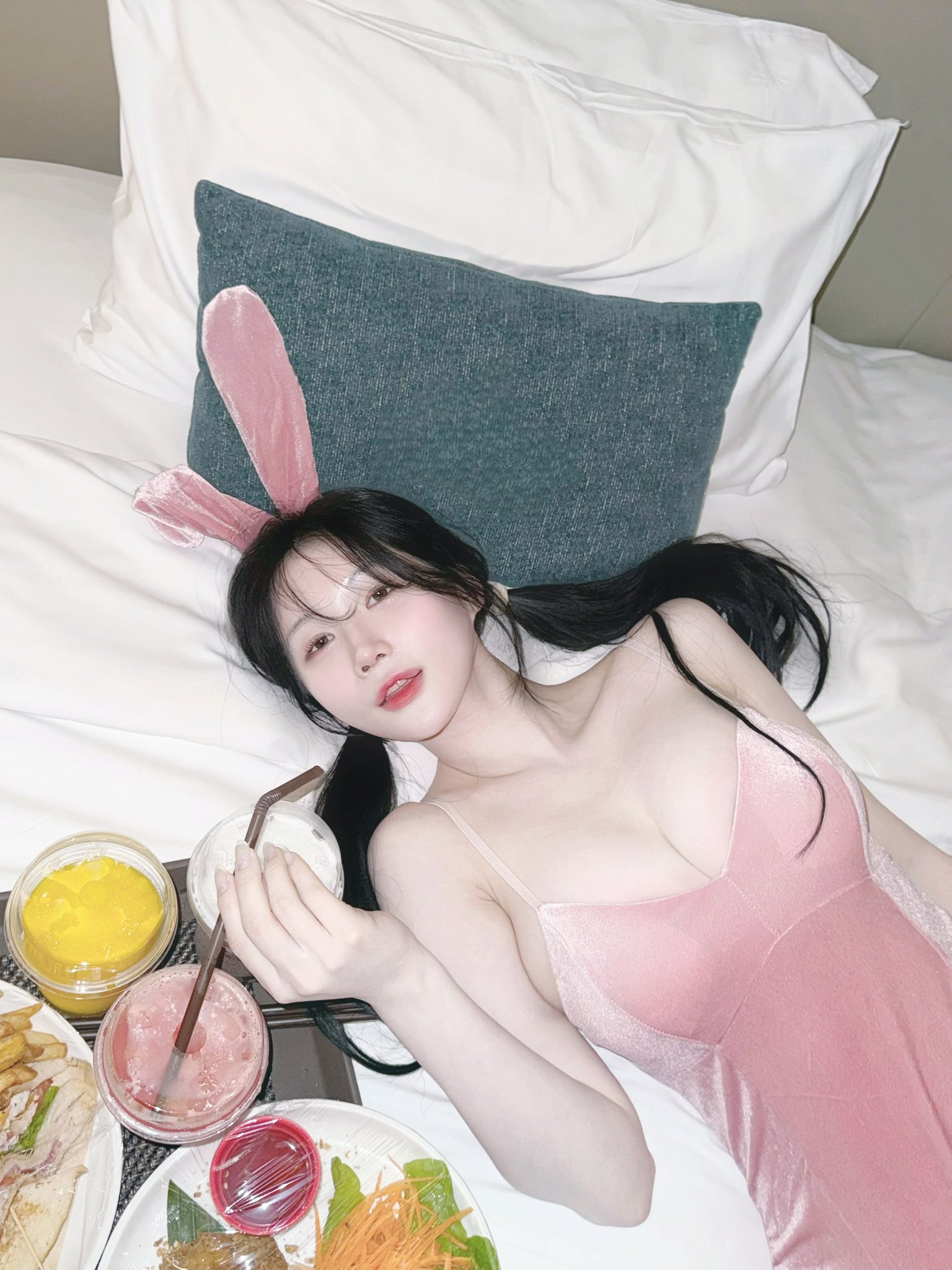 爱露的女神《Asuna》是个富含奶香气的女孩子!