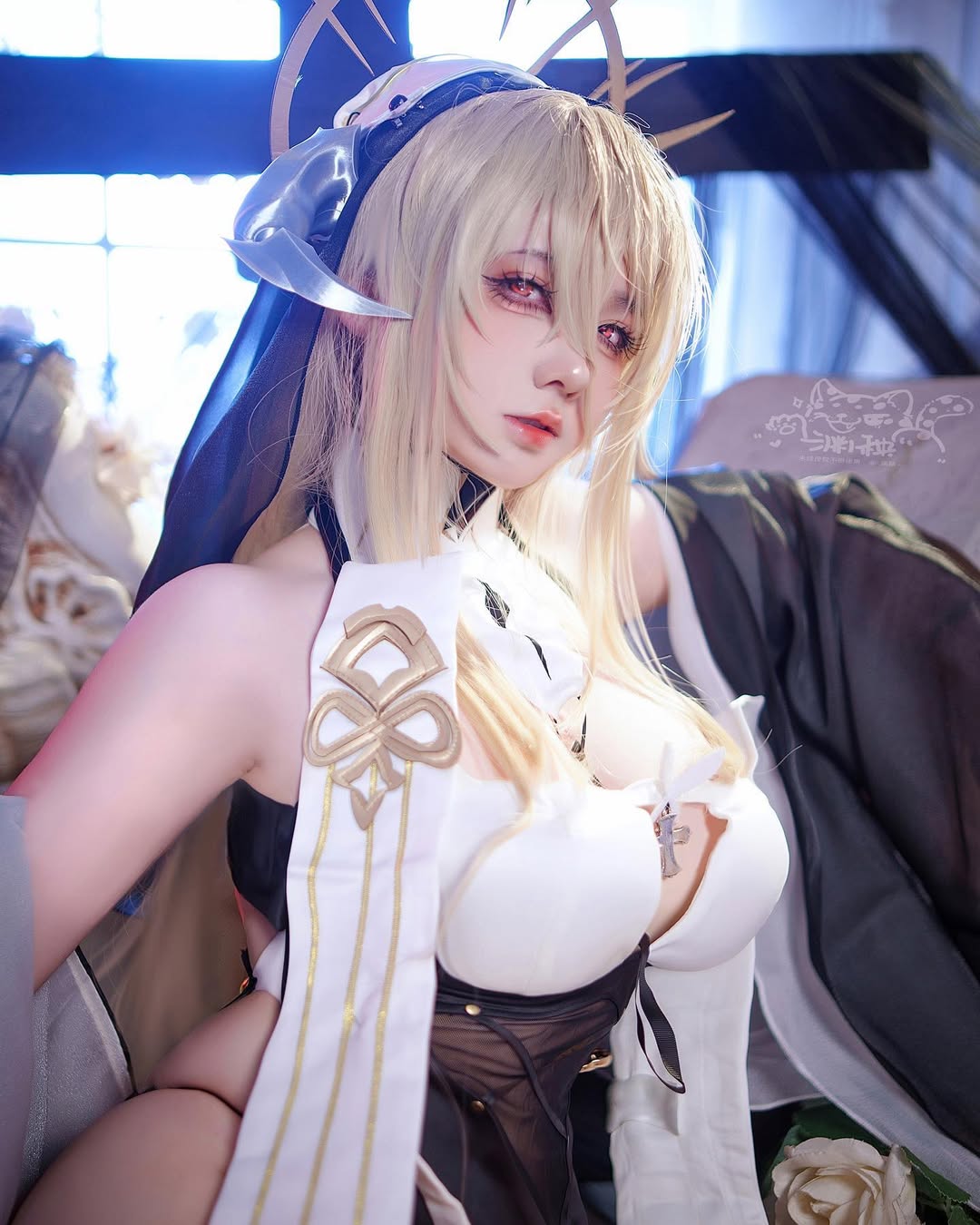 coser《渊秧》二次元角色性感还原!不经意间秀出丰满好身材!