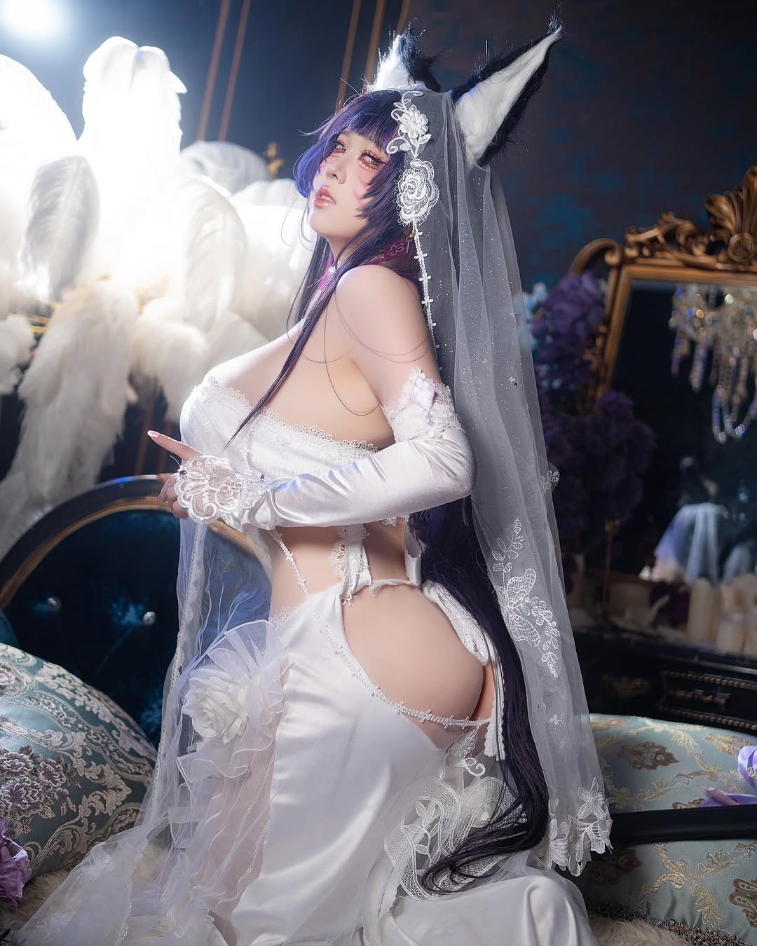 coser《渊秧》二次元角色性感还原!不经意间秀出丰满好身材!