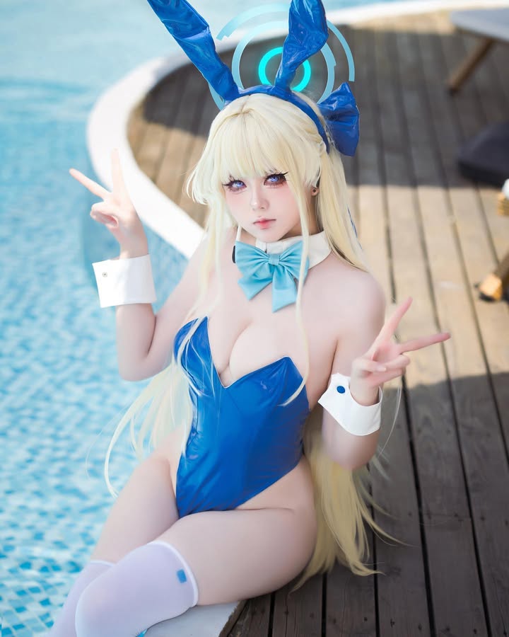 coser《渊秧》二次元角色性感还原!不经意间秀出丰满好身材!