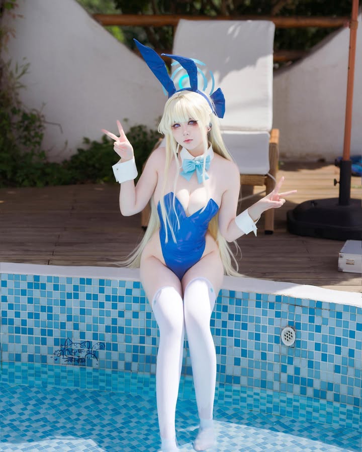 coser《渊秧》二次元角色性感还原!不经意间秀出丰满好身材!