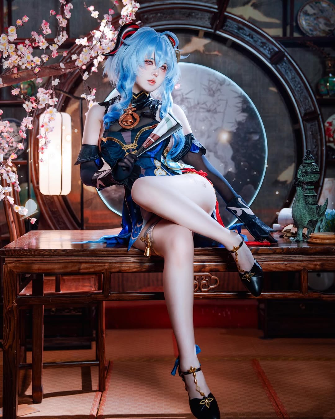 coser《渊秧》二次元角色性感还原!不经意间秀出丰满好身材!