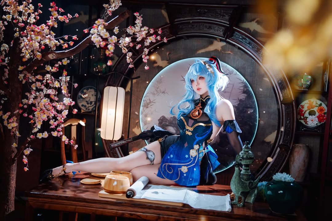 coser《渊秧》二次元角色性感还原！不经意间秀出丰满好身材！