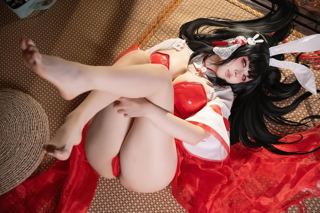 coser《渊秧》二次元角色性感还原！不经意间秀出丰满好身材！