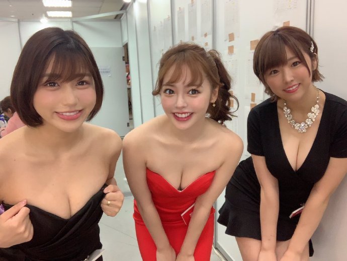 三上悠亚挥毫题写老司机
