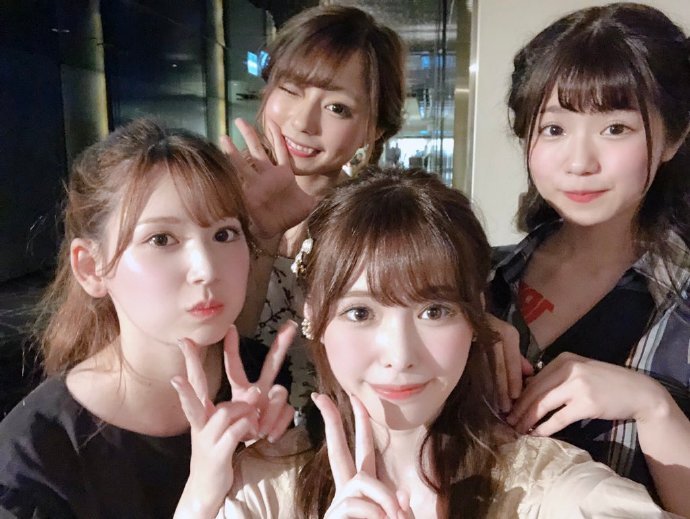 三上悠亚挥毫题写老司机