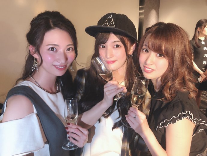 三上悠亚挥毫题写老司机