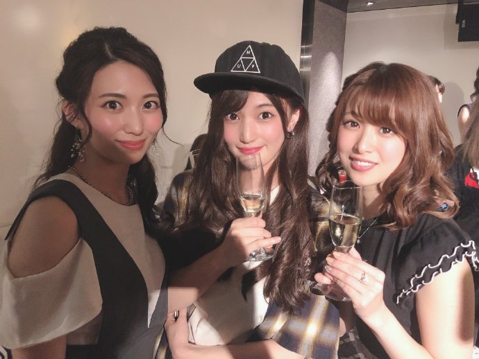 三上悠亚挥毫题写老司机