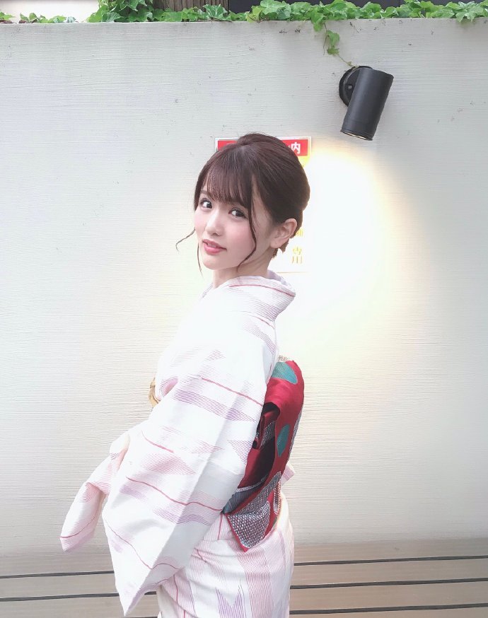 三上悠亚挥毫题写老司机