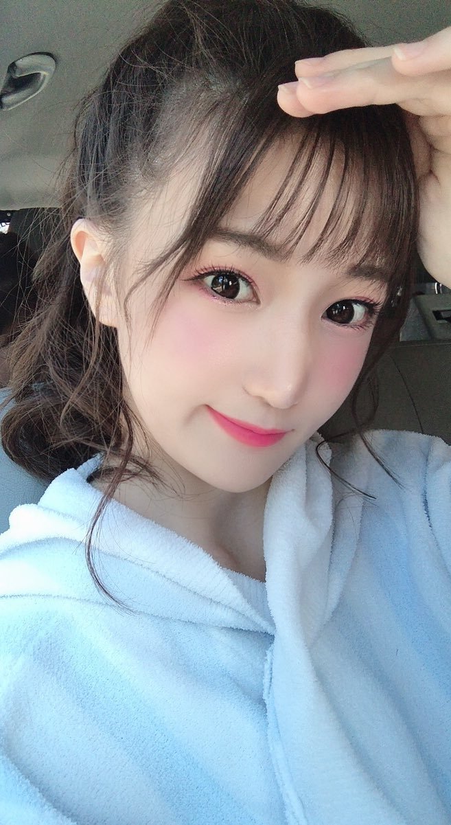 霓虹演员齐斗艳