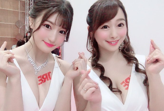 霓虹演员齐斗艳