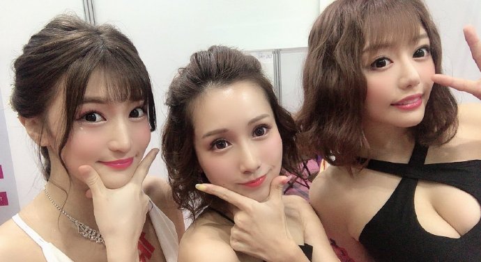 霓虹演员齐斗艳