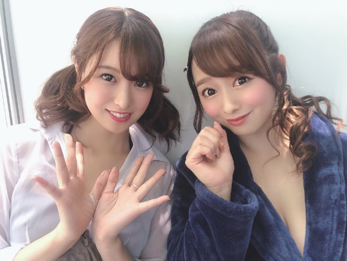霓虹演员齐斗艳