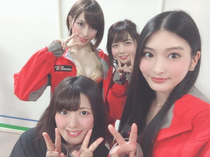 霓虹演员齐斗艳