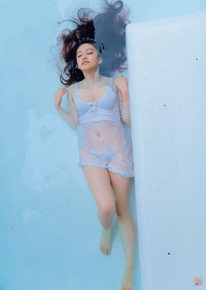 山地麻里初《处女》写真