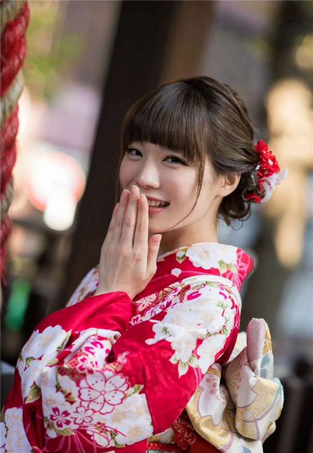 铃村爱里：与世无争的香社神将