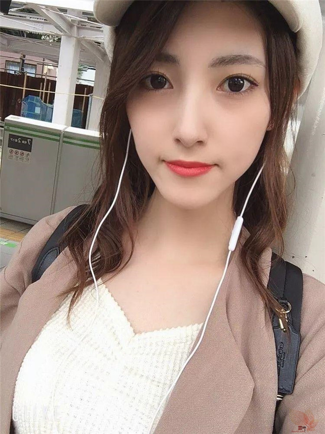 森泽佳奈：那块名叫「饭冈佳奈子」的铁板