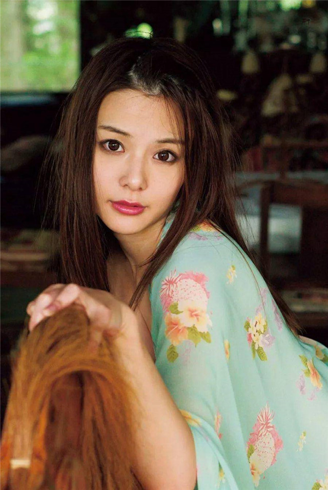 同经纪公司师姐妹 FALENO 大集合，吉高宁々 最卖关子的移籍