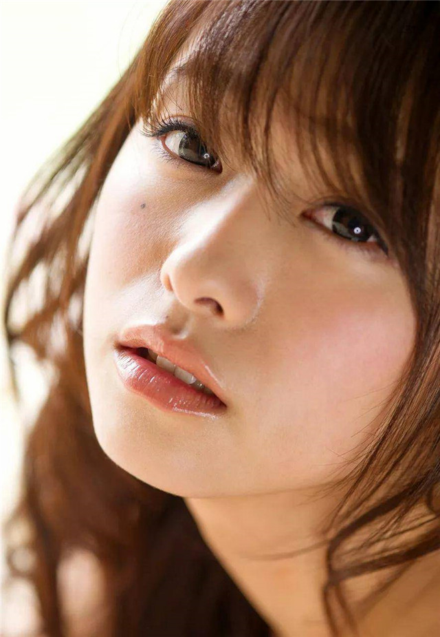 白石茉莉奈：业界母亲或许不光荣，但一定有光辉的一面