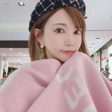 里美尤利娅：媚眼如星，略有妖意