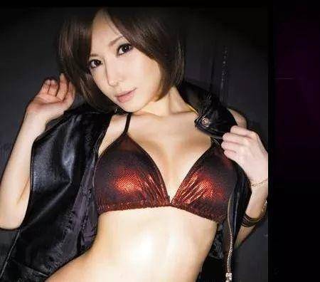 里美尤利娅：媚眼如星，略有妖意