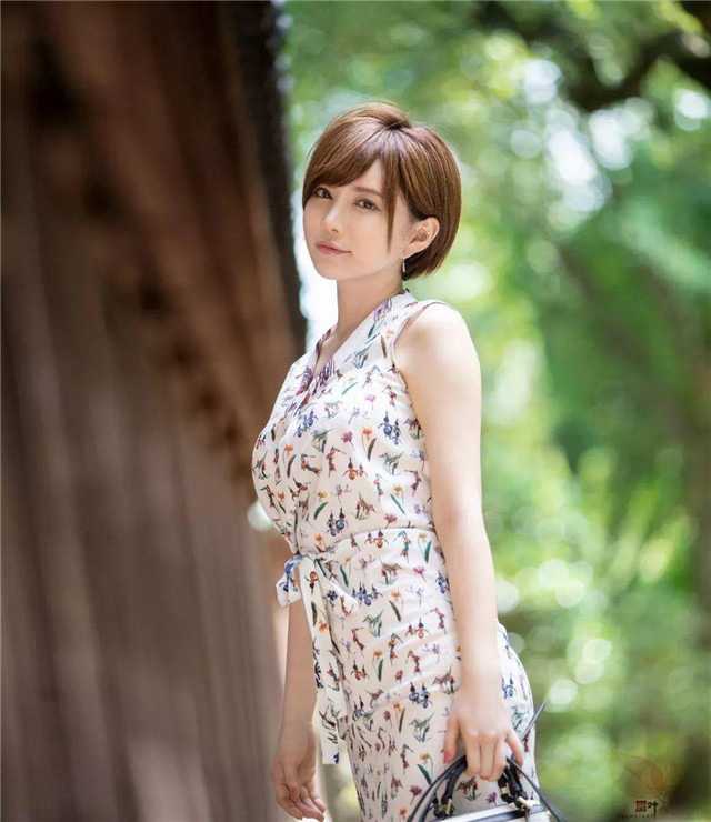 里美尤利娅：媚眼如星，略有妖意