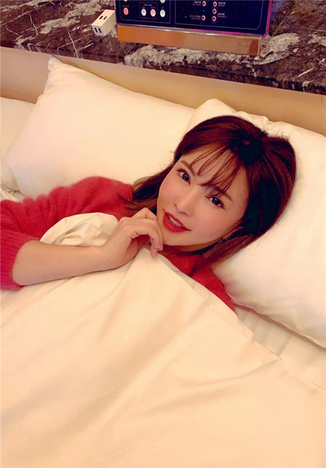 里美尤利娅：媚眼如星，略有妖意