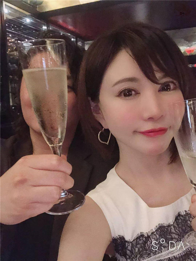 里美尤利娅：媚眼如星，略有妖意