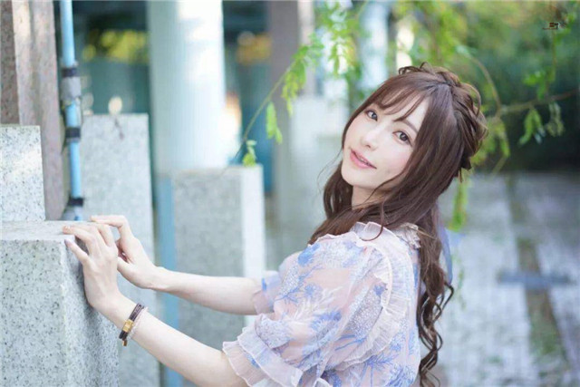 天使萌：是魔女装成了天使，还是天使堕落成魔女？