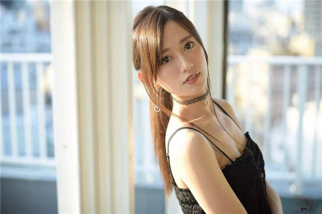 希岛爱理：穿着衣服比脱下衣服要更具美感的女人