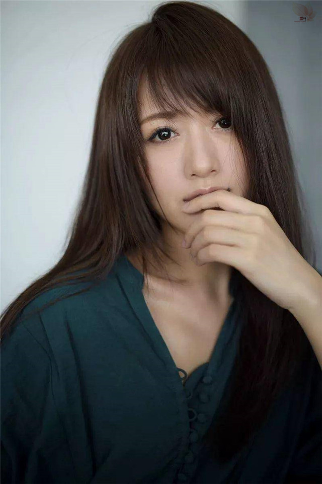 希岛爱理：穿着衣服比脱下衣服要更具美感的女人