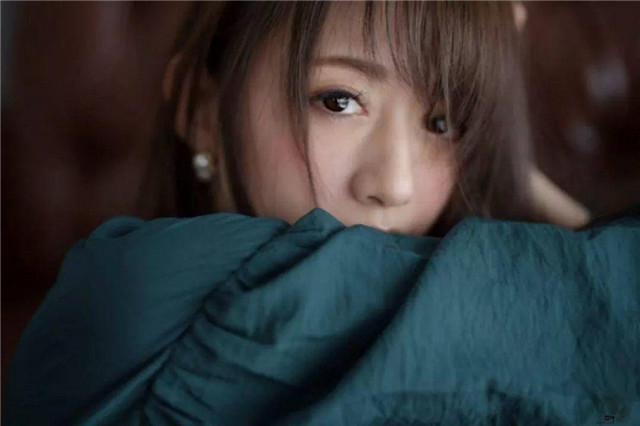 希岛爱理：穿着衣服比脱下衣服要更具美感的女人