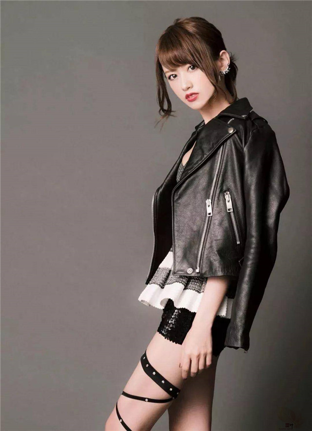希岛爱理：穿着衣服比脱下衣服要更具美感的女人